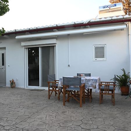 Evita'S Guesthouse Agia Marina Mikrolimanou Exteriör bild