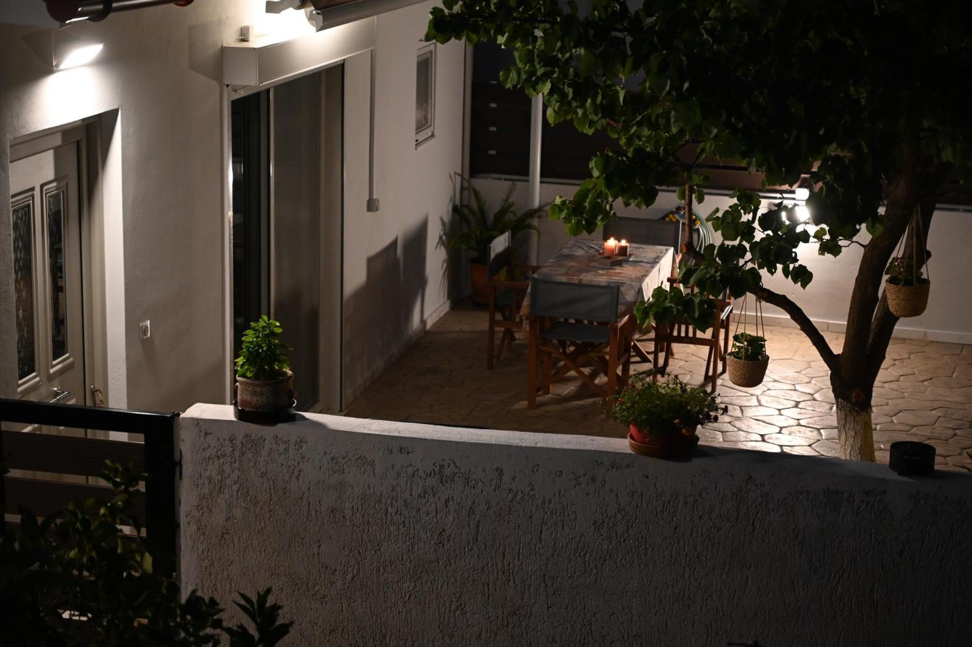 Evita'S Guesthouse Agia Marina Mikrolimanou Exteriör bild