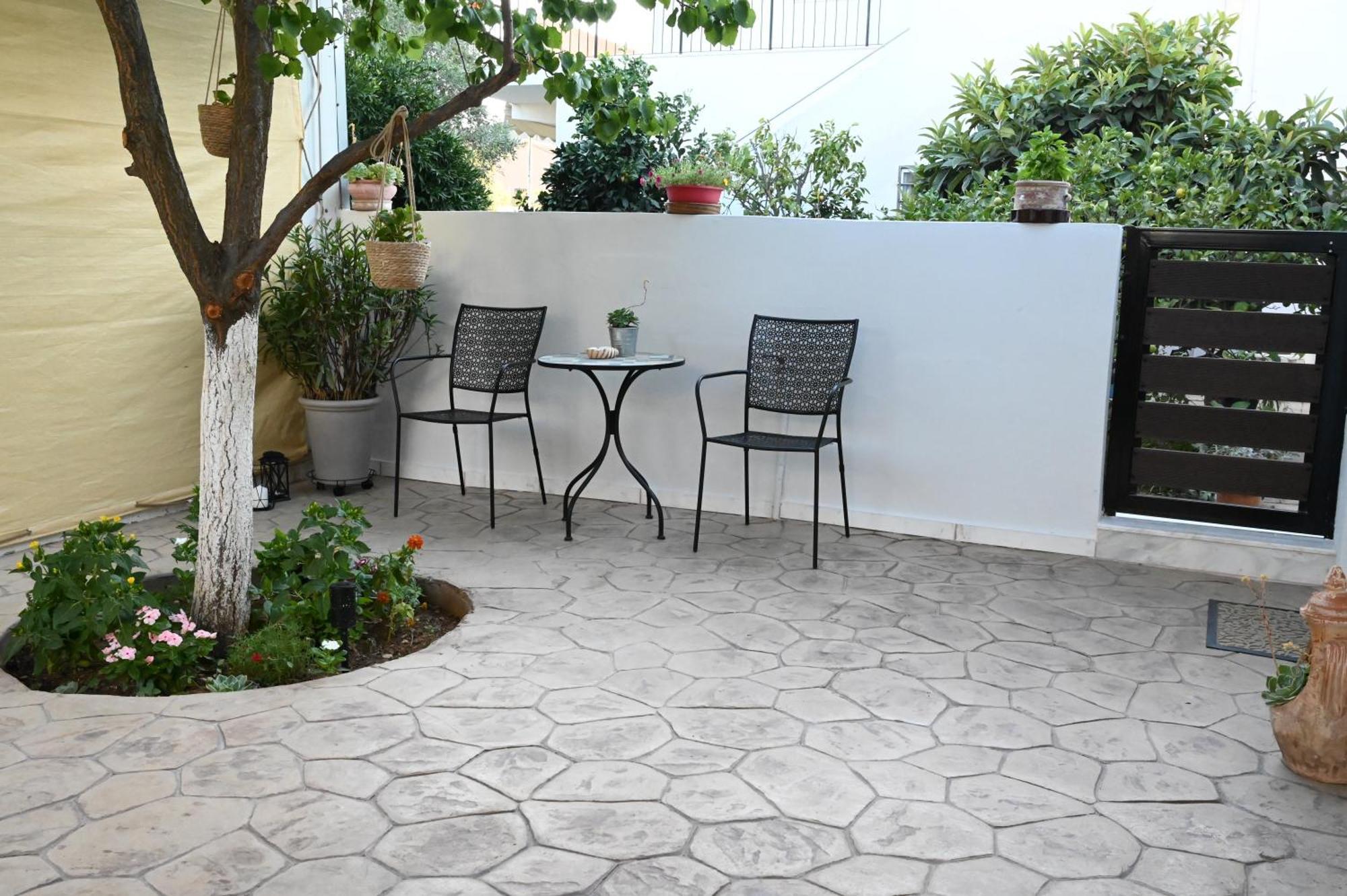 Evita'S Guesthouse Agia Marina Mikrolimanou Exteriör bild